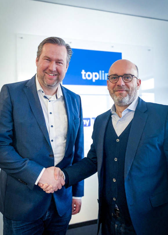 Thorsten Biedenkapp (li.) mit Toplink-Geschäftsführer Jens Weller 