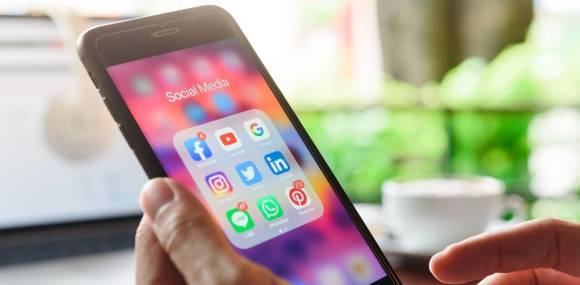 Social-Media-Apps auf einem Smarphone 