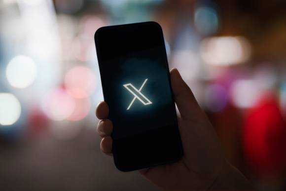 X-Logo auf Smartphone 
