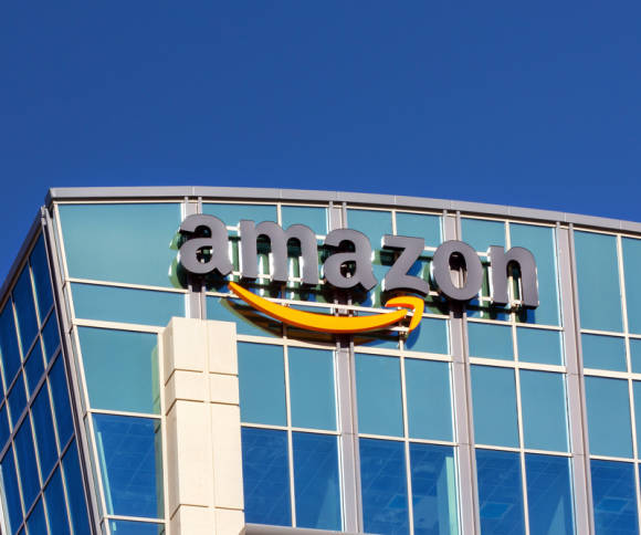 Amazon-Logo auf einem Haus 