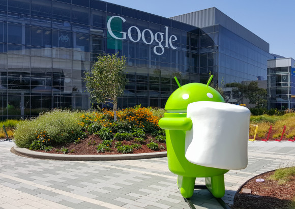 Android-Figur vor Google-Gebäude 