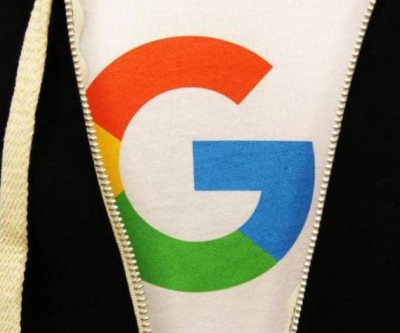 Google-Logo auf T-Shirt 
