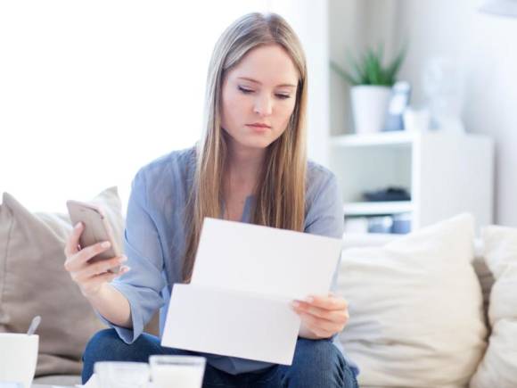 Frau mit Smartphone 