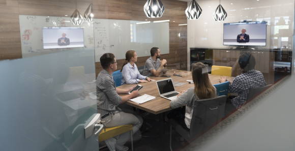 Videokonferenz im Büro 