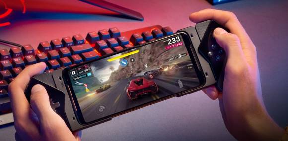 Das ROG Phone II von Asus mit ROG Kunai Gamepad 