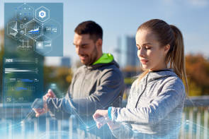 Sportler mit Smartwatches 