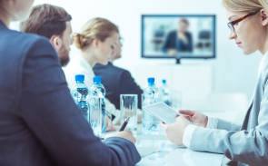 Videokonferenz im Büro 