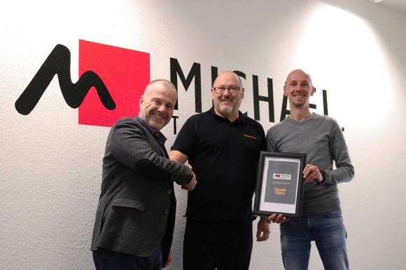 V.l.n.r.: Michael Birke (Key Account Manager bei Michael Telecom), Frank Reimann (Sales Manager DACH bei Panzerglass) und Oliver Hemann (Mitglied der Geschäftsleitung & Prokurist bei Michael Telecom) 