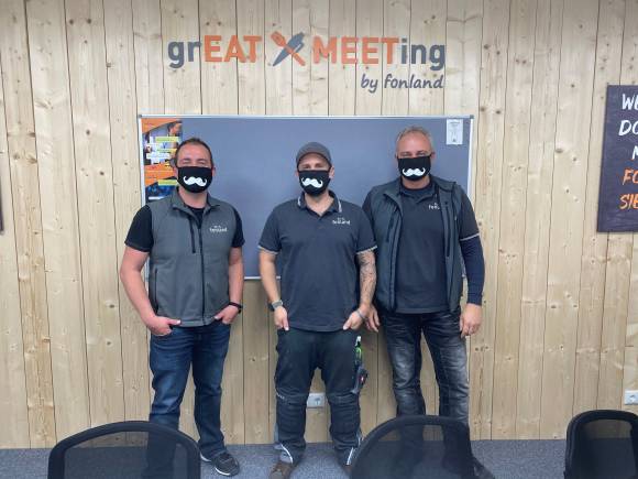 Fonland-Mitarbeiter mnit Masken 