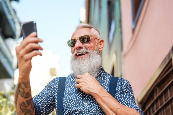 Mann mit Smartphone 