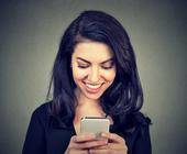 Frau mit Smartphone