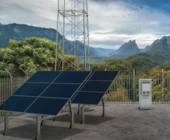 Solarmodule versorgen einen Mobilfunkstandort mit Energie (Symbolbild)