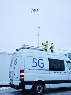 Umfangreiche Tests in den Netzen wie hier durch Nokia laufen immer noch, damit die reibungslose Implementation von 5G SA gelingen kann.