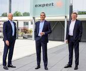 Der Expert-Führung (v. li.): Frank Harder, Vorstand für Vertrieb, Marketing und E-Commerce; Dr. Stefan Müller, Vorstandsvorsitzender der expert SE; Gerd-Christian Hesse, Vorstand für Finanzen, Personal und Versicherung