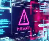 Computerbildschirm mit Programmcode-Warnung vor einem erkannten Malware-Skript