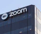 Zoom-Logo an Gebäude