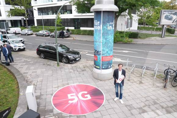 Litfaßsäule mit 5G 