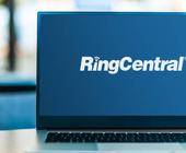 Notebook mit RingCentral Logo