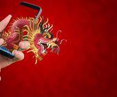 Smartphone mit chinesischem Drachen