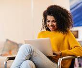 Frau mit Laptop