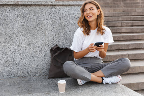 Frau mit Smartphone 