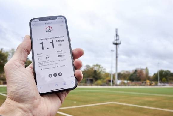 Smartphone-Nutzer im 5G-Netz von Vodafone 