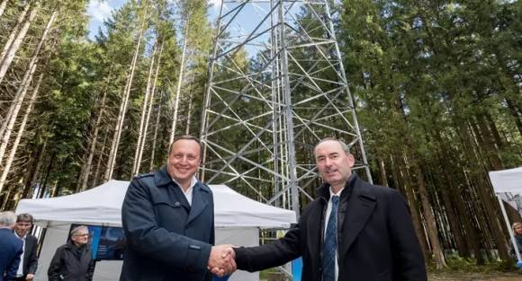 Markus Haas, CEO von O2 Telefónica und Hubert Aiwanger, bayerischer Wirtschaftsminister 