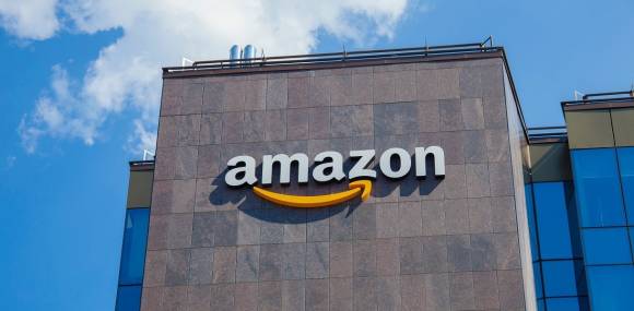 Amazon Logo an Gebäude 