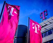 Fahnen von der Telekom-Zentrale