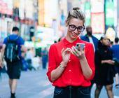 Frau mit Smartphone