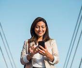 Frau mit Smartphone