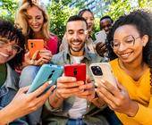 Menschen mit Smartphone