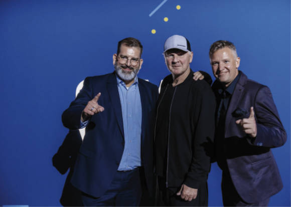 Thomas Weiß (Starface CTO, li.) und Florian Buzin (CEO, re.) mit Keynote-Sprecher Stefan Effenberg