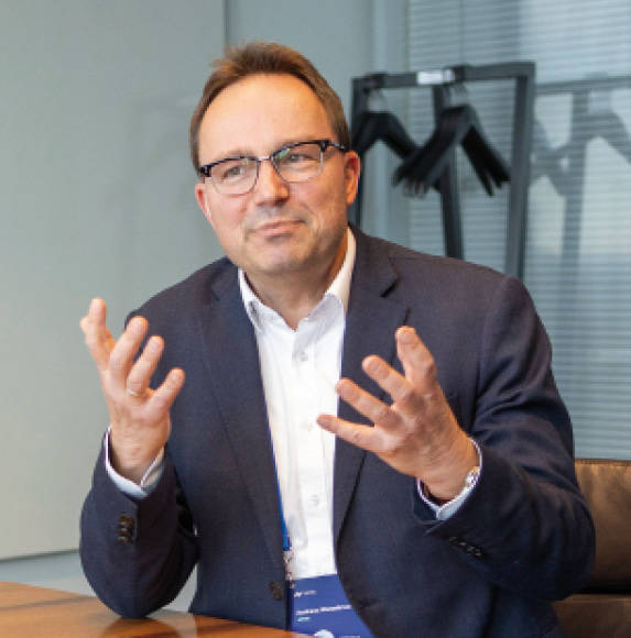 Andreas Wesselmann ist seit dem 1. Oktober 2025 CEO der Nfon AG, nachdem er zuvor als CTO tätig war