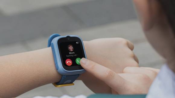 Die Erziehungsberechtigten entscheiden, was geht: Die Smartwatch für Kids gibt es nur mit speziellen Kids-Tarifen ausgewählter Netzbetreiber.