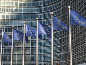 E-Plus-Übernahme: EU-Kommission vertagt Entscheidung 