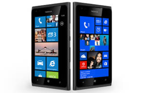 Alt und neu: Nokia Lumia 900 mit Windows Phone 7.5 (links) und Windows Phone 7.8 