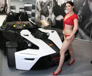 Stahlgruber Hausmesse: Babes, Business und Boliden