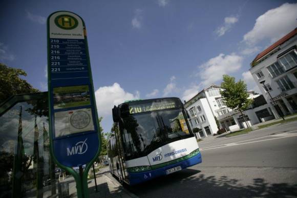 Viele Deutsche wollen im Bus ihre Tickets mit dem Smartphone bezahlen 