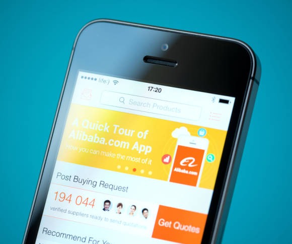 Smartphone mit Alibaba App 