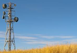 Antennenmast auf dem Land