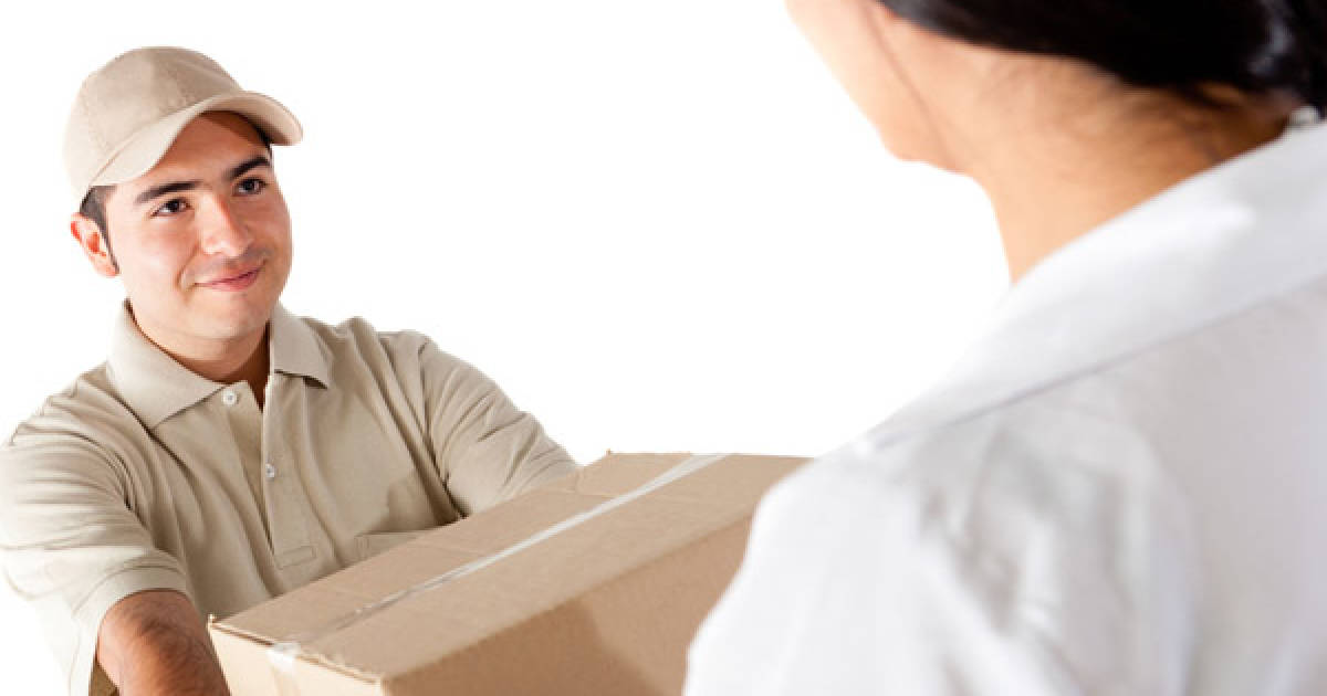 заказывать ли у людей у. девочка в магазине. люди в супермаркете. доставка. личные блоги.