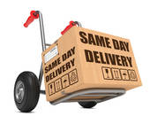 Paket auf dem Same Day Delivery steht