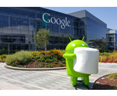 Android-Figur vor Google-Gebäude