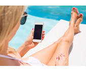 Frau Smartphone Urlaub