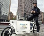 Prime-Now-Kurier auf einem elektrisch angetriebenen Fahrrad in Berlin