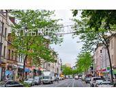 In der Neusser Straße in Köln spenden Straßenlaternen mehr als nur Licht: Sie messen Lärm und Feinstaub und stellen WLAN zur Verfügung.