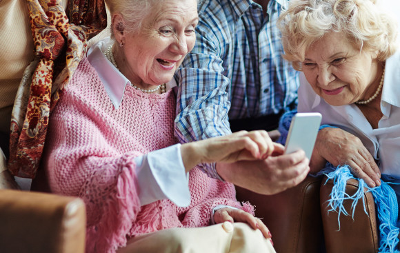 Senioren nutzen immer mehr Smartphones 