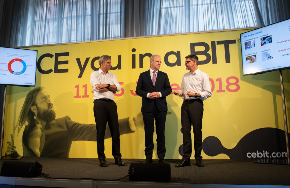 Bitkom-Präsident Achim Berg, Hannovers Oberbürgermeister Stefan Schostok und Oliver Frese, Mitglied des Vorstandes der Deutschen Messe AG (v.l.)