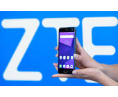 ZTE-Logo mit Smartphone